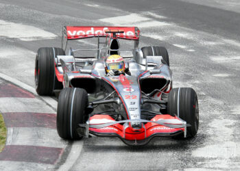 Hamilton keeps Vettel in his sights with Spa pole