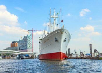 Shipping through Beirut ports decreases