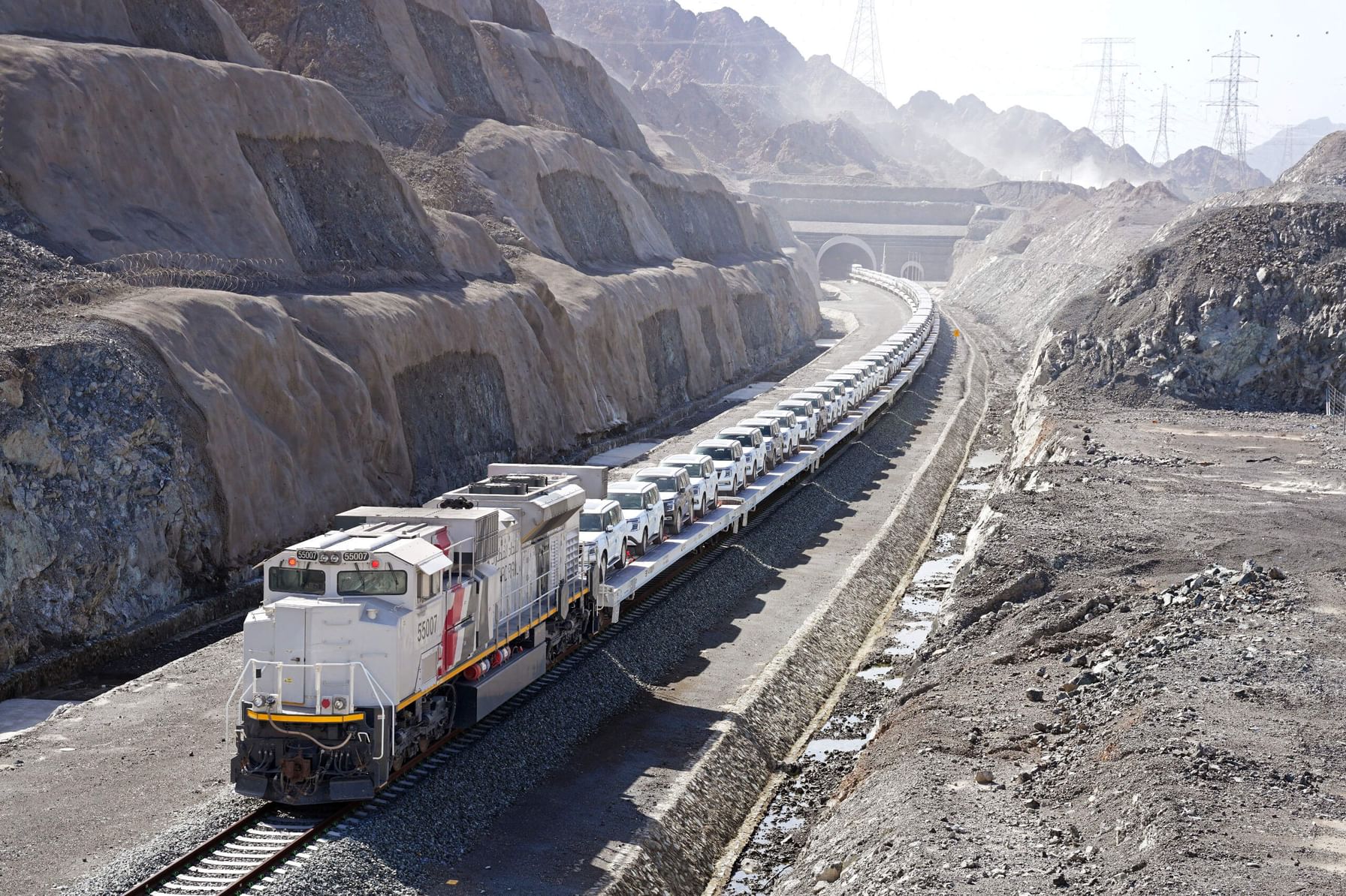 Al Masaood Automobiles and Etihad Rail Complete First Automotive Dealership Rail Shipment in the UAE