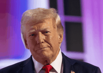 Trump Says US Will Help Free Ships Stranded in Strait of Hormuz