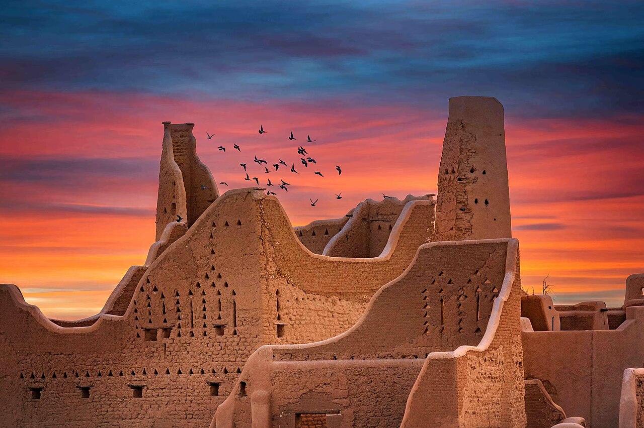 What Specific Design Guidelines Define the Salmani Architecture Movement?