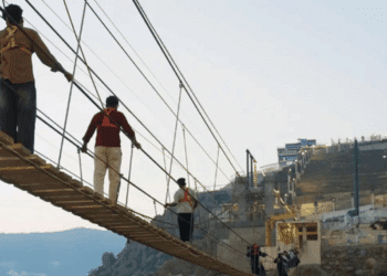 Prince Hussam Park’s Glass Bridge Becomes Al-Baha’s Leading Summer Tourist Attraction