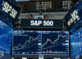 S&P 500, Nasdaq End Lower Ahead of Key Technology Earnings